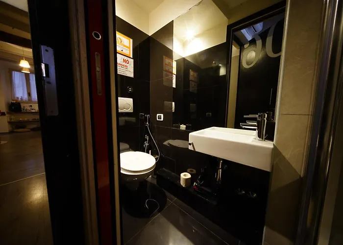 לינה וארוחת בוקר Nerva Suburra 4*